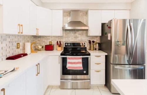 Steeles Industrial Apartment | Scenic 4-Bedroom Markdale Retreat for Families - Modern & Kid-Friendly