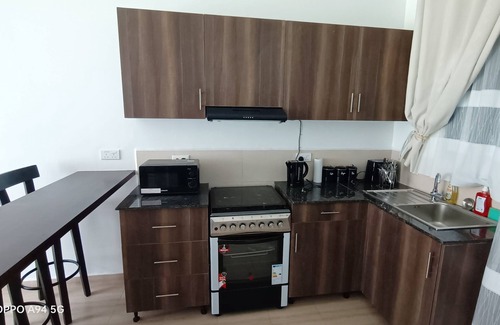 Entebbe Apartment | Scenic and Serene, Lakeside 3 bedroom Apartment. 20 mins to Airport/Kampala