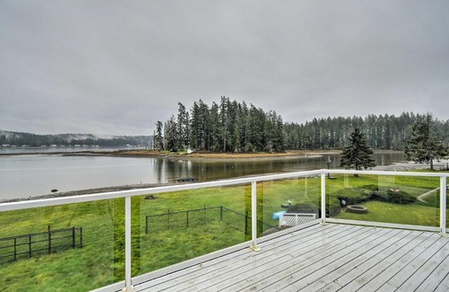 Allyn House | Scenic and Spacious Getaway on North Bay with Deck!