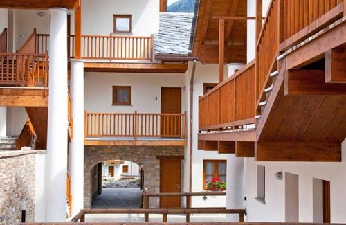 Chenoz Apartment | Scenic apartment at the center of Pré-Saint-Didier