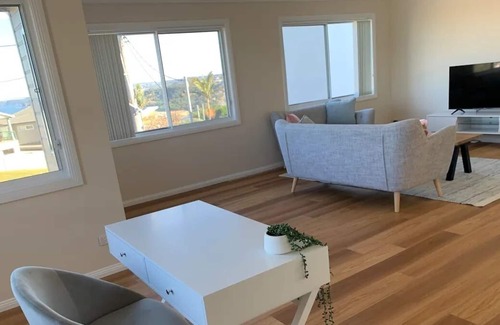 Central Coast House | Scenic Beach House great view 5miniute walk to the beach