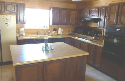 Cortez Cabin | SCENIC CABIN 35Ac Peace&Quiet Creek Pets Hiking 35min-MesaVerde, 5min-SandCanyon