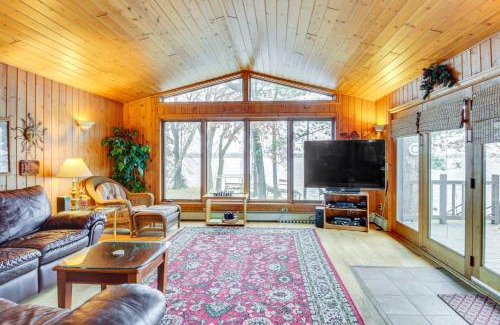 Crosslake House | Scenic Cabin with Private Beach in Crosslake!