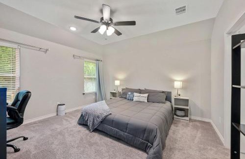 Westfield Village House | Scenic Creekside Retreat with Modern Comforts Near Texas A&M University in College Station, Texas