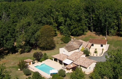 Beaumont-du-Perigord Villa | Scenic villa with swimming pool