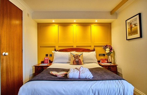 Tyndrum Hotel | Scenic Highland Room w/Mountain View, Free Parking, Indoor Games