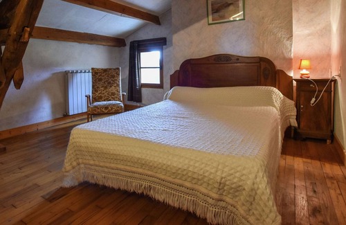 Biron House | Scenic Holiday Home in Biron with Private Swimming Pool
