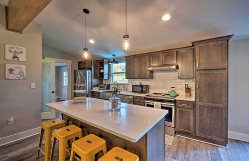 Cleveland House | Scenic Home on 20-Acre Farm: Families Welcome