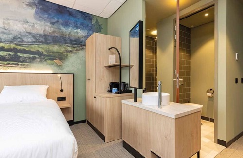 Marknesse Hotel | Scenic Hotel Stay in Marknesse – Great for Hiking, Biking, and Boating Nearby