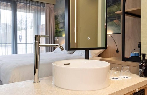 Marknesse Hotel | Scenic Hotel Stay in Marknesse – Great for Hiking, Biking, and Boating Nearby