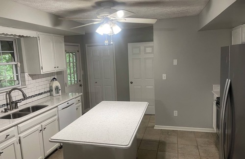 Eddyville House | Scenic Lake Barkley Waterfront Retreat - Spacious, 4 Bedrooms, sleeps 13!