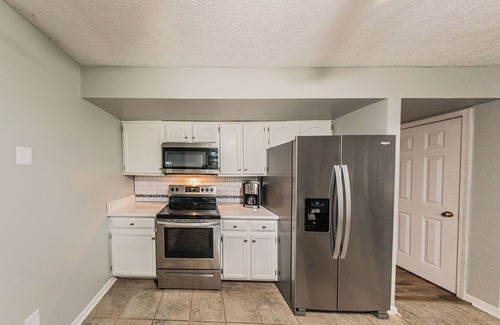 Eddyville House | Scenic Lake Barkley Waterfront Retreat - Spacious, 4 Bedrooms, sleeps 13!