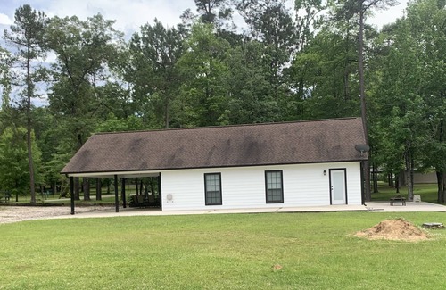 Brookeland House | Scenic Lakefront 5 miles from Millcreek boat ramp Great for fishermen!