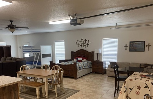 Brookeland House | Scenic Lakefront 5 miles from Millcreek boat ramp Great for fishermen!