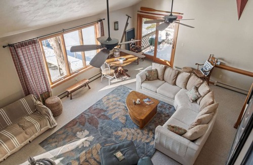 New Durham House | Scenic LAKEFRONT 5BR~Dock, Trail, Kayaks + Firepit