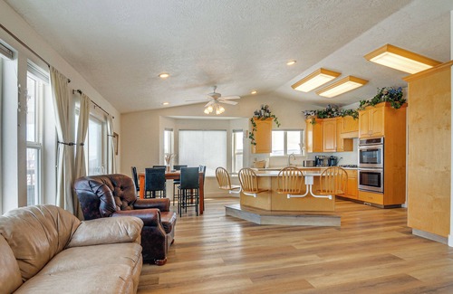Bryce Canyon Cottage | Scenic Large-group Retreat, 1 Mi to Bryce Canyon!