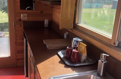 Maupin Cabin | Scenic Maupin Tiny House - 12 miles from Deschutes River
