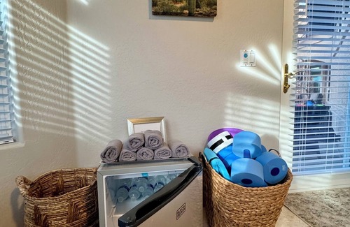 Carefree House | Scenic & Peaceful Backyard Retreat, Heated Pool & Mountain View’s, Close to town