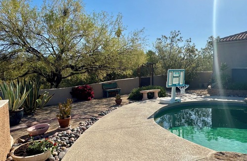 Carefree House | Scenic & Peaceful Backyard Retreat, Heated Pool & Mountain View’s, Close to town