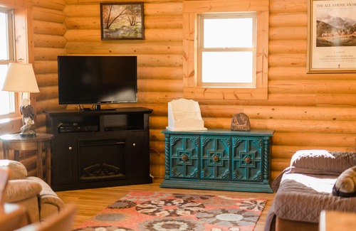 Decorah Cabin | Scenic - Peaceful - Spacious - Northeast Iowa