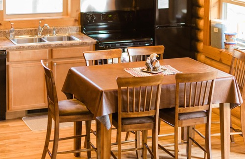 Decorah Cabin | Scenic - Peaceful - Spacious - Northeast Iowa