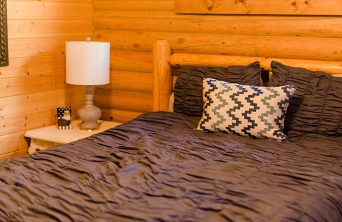 Decorah Cabin | Scenic - Peaceful - Spacious - Northeast Iowa