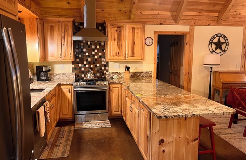 Florence House | Scenic Retreat in Hill Country; An Artsy-Ranch, Amazing Views, Privacy, and Pool