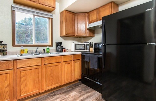 Rimrock Apartment | *Scenic Rimrock Escape*Great Views*Lakes Nearby*