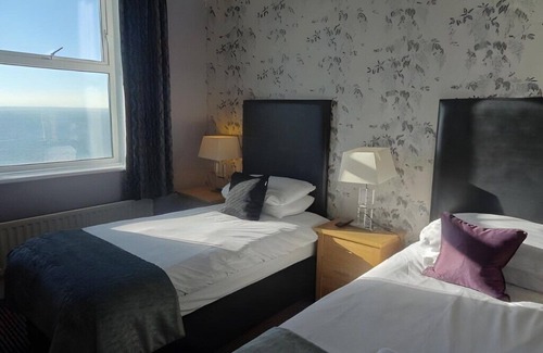 Westcliff-on-Sea Hotel | Scenic Seaside Stay in Southend’s Iconic 1891 Hotel l Breakfast Included