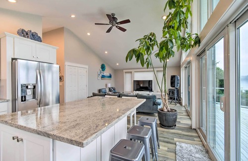 Allyn House | Scenic & Spacious Getaway on North Bay w/Deck!