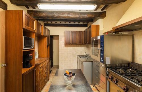 Monte San Martino House | Scenic Stay in Le Marche