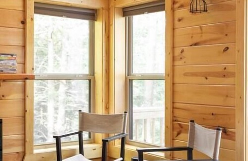 Rogers Cabin | Scenic Sunset Cabin RRG|Central|HotTub|Pets