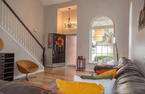 Masterson Station House | Scenic View by the Pond in Lexington