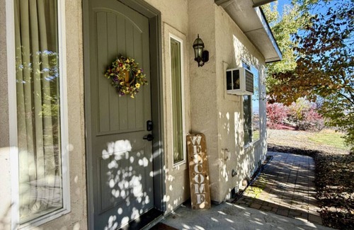 Baker City Cottage | Scenic Views Casita 1 - Cozy Studio for 2, Local Golfing 50% Off!