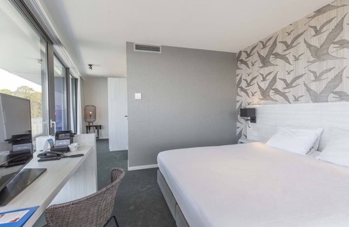 Oranjeplaat Hotel | Scenic Views & Peaceful Stay in Stylish Room Near Iguana reptile Zoo