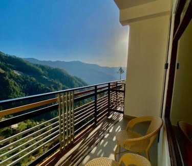 Theog House | Scenic Village Stay near Kufri With Bonfire & Veg Meals-Alpine Crest Homestay Kufri