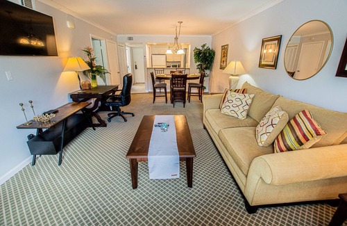 Wesley Chapel Condo | Scenic Water View Condo in Golf Resort | Cozy Ground Floor 1BR | Ideal for Work/Relaxation