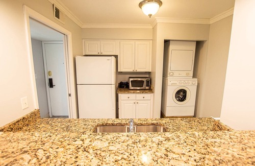 Wesley Chapel Condo | Scenic Water View Condo in Golf Resort | Cozy Ground Floor 1BR | Ideal for Work/Relaxation