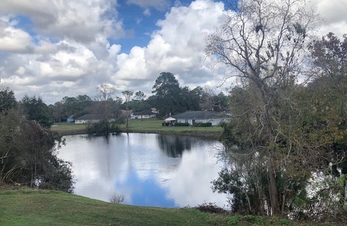 Alachua Condo | Scenic Waterviews - 2/2 King Condo with pool