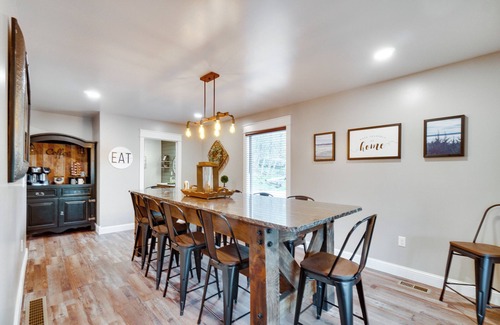 Yankton House | Scenic Yankton Retreat w/Fire Pit: 1 Mi to Lake!