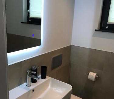 Dachau District Apartment | Schöne 1,5 Zimmer Wohnung mit Aussenterrasse, Nice small 1,5 room flat with an outside terrace