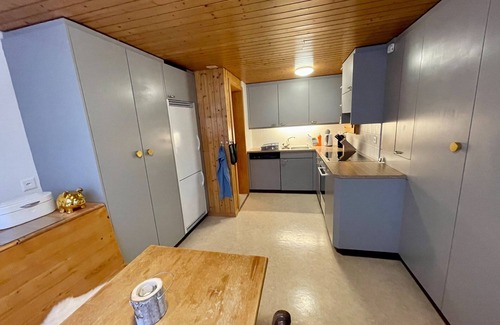 Huenibach Apartment | Schöne Ferienwohnung mit Seeblick