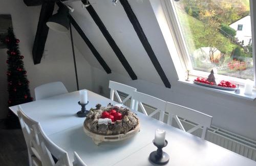 Mainz-Bingen Apartment | Schöne Ferienwohnung Altes Gebälk Fachwerkhaus