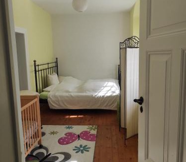 Großeutersdorf Apartment | Schöne gemütliche Ferienwohnung am Saaleradweg