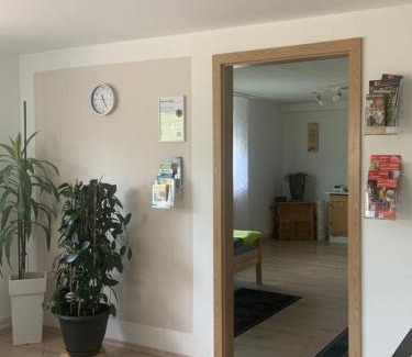 Schramberg Apartment | Schöne moderne & rustikale Einliegerwohnung mit Küche
