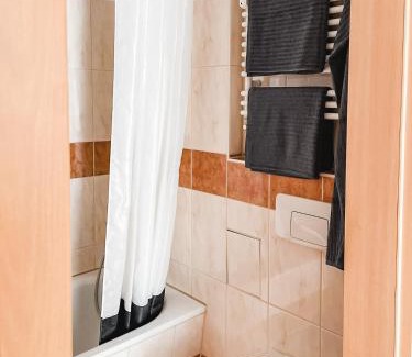 Hilbersdorf Apartment | Schöne Wohnung, eigene Terrasse, privater Parkplatz, Wi-Fi, Waschmaschine, 3P