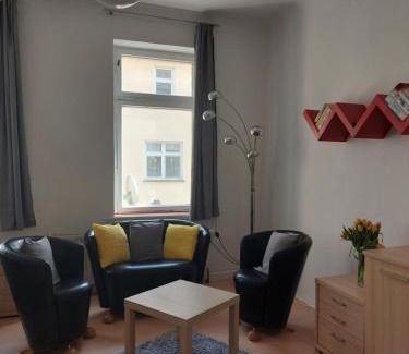 Zwenkau Apartment | Schöne Zwei-Zimmer-Wohnung "W2" mit 4 Einzelbetten und WLAN in Zwenkau bei Leipzig im Neuseenland