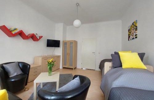 Zwenkau Apartment | Schöne Zwei-Zimmer-Wohnung "W2" mit 4 Einzelbetten und WLAN in Zwenkau bei Leipzig im Neuseenland