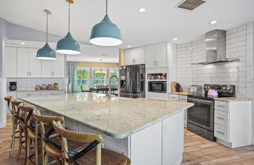 Cape Coral Villa | Schell-Topia Lake Front