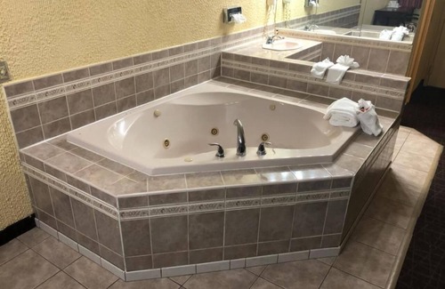 Seward Place Hotel | Schenectady Inn & Suites